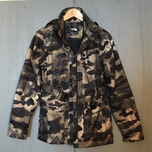 Northface Women's Camo Rain Jacket - XS
